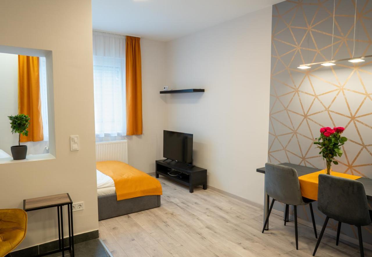 Var Apartman Eger Esterno foto
