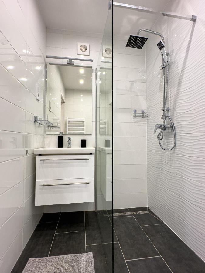Var Apartman Eger Esterno foto